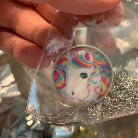 Unicorn Pendant with silvertone chain NEW - Picture 1 of 2
